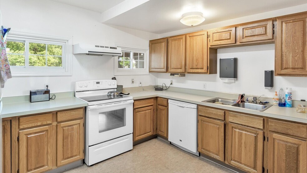 More Photos Of 121 S 5th St, Evansville Assisted Living For Sale