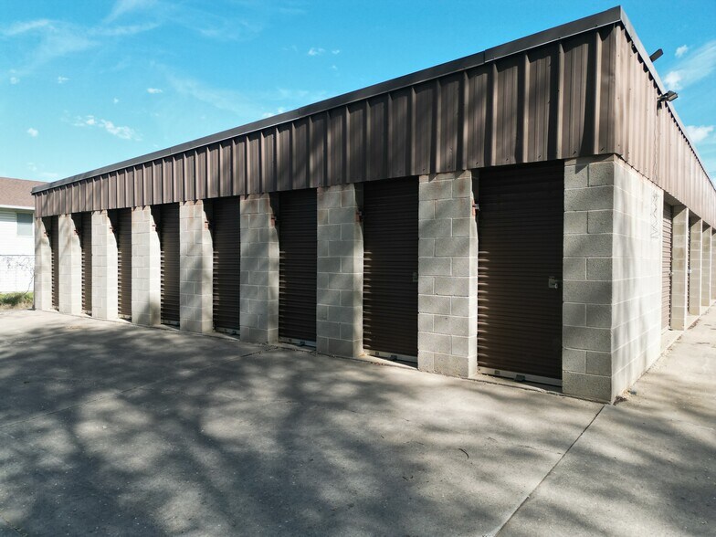 More Photos Of 2087 N Main St, Sunset Freestanding For Sale