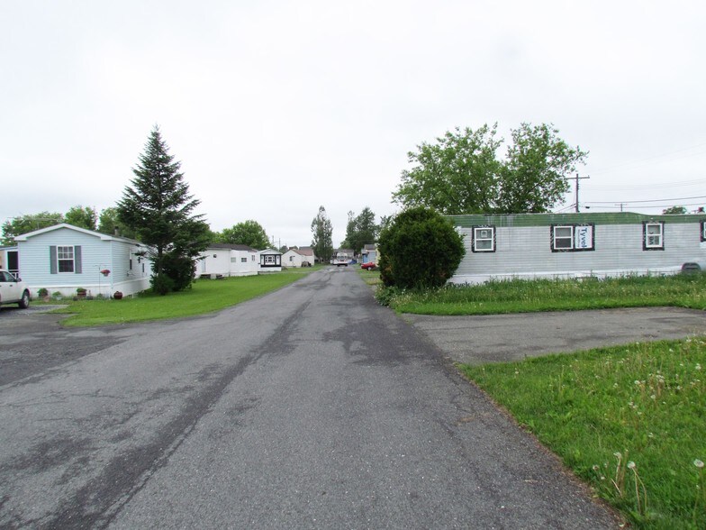 More Photos Of 50 Davis St, Presque Isle Multifamily For Sale