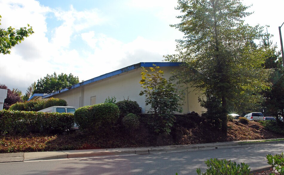 More Photos Of 15212 20th St, Redmond Auto Dealership For Sale