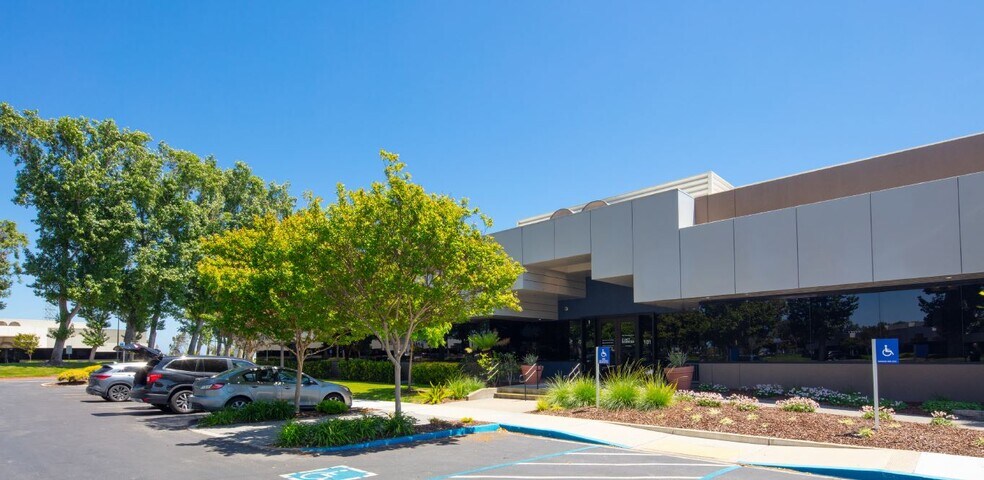 More Photos Of 101 Galveston Dr, Redwood City Flex For Lease