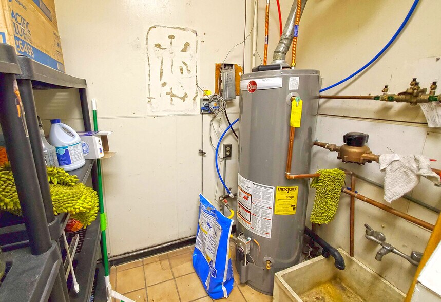 More Photos Of 1252 S Hover St, Longmont Restaurant For Sale