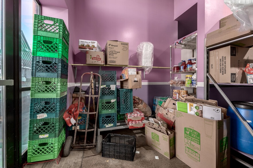 More Photos Of 2533 N 16th St, Phoenix Showroom For Sale