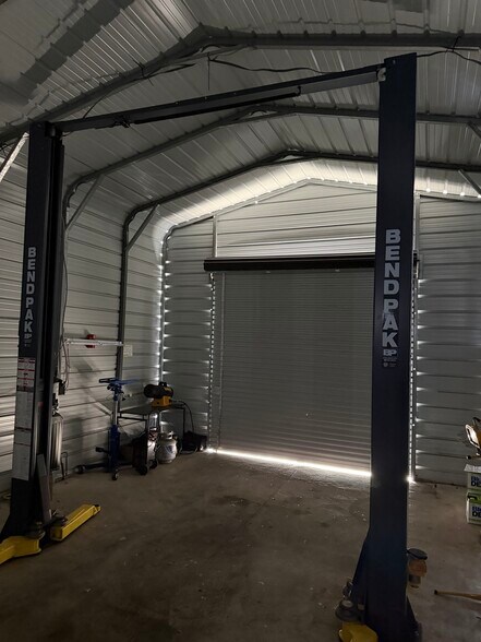 More Photos Of 18410 SE McLoughlin Blvd, Milwaukie Auto Repair For Lease