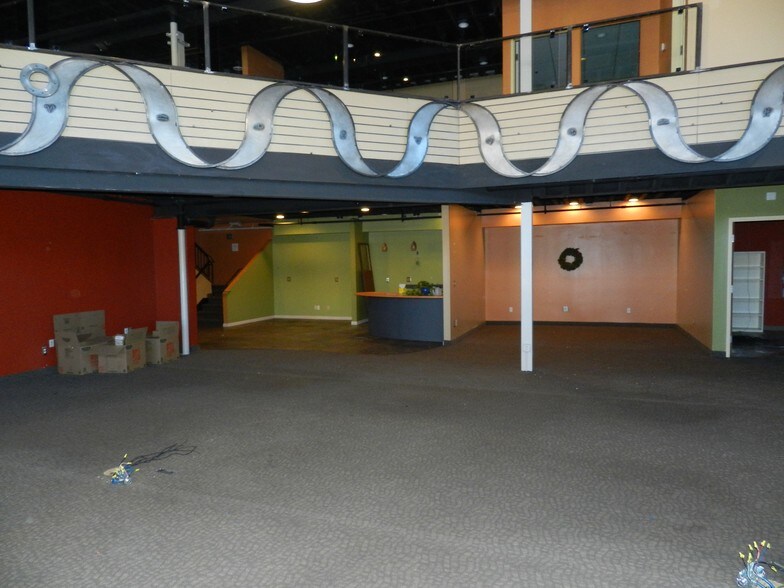 More Photos Of 7 N Saginaw St, Pontiac Office For Lease