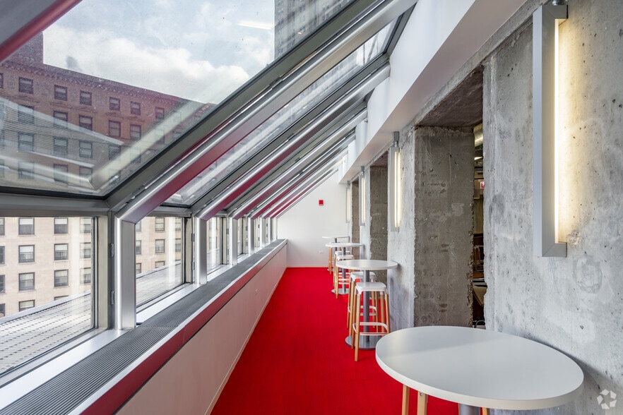 More Photos Of 980 N Michigan Ave, Chicago Office Residential For Lease