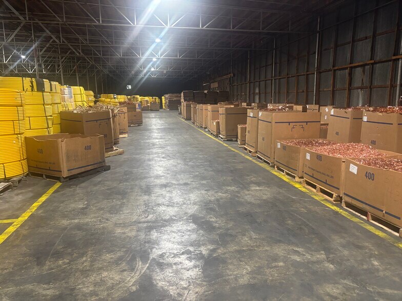 More Photos Of 1020 W Irish St, Greeneville Warehouse For Lease