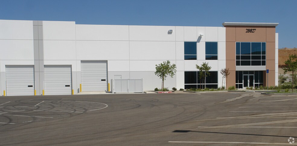 More Photos Of 28875 Industry Dr, Valencia Warehouse For Lease