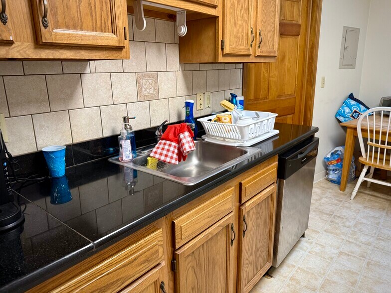 More Photos Of 11 Clinton Ave, Cortland Apartments For Sale