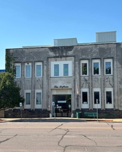 More Photos Of 215 6th Ave S, Clinton Office For Sale
