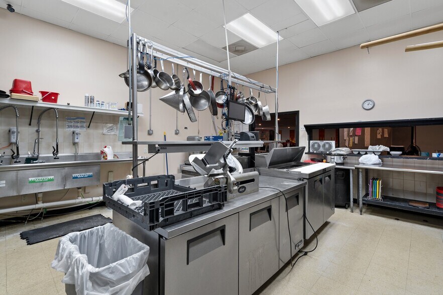 More Photos Of 299 E Gulf To Lake Hwy, Lecanto Storefront For Sale