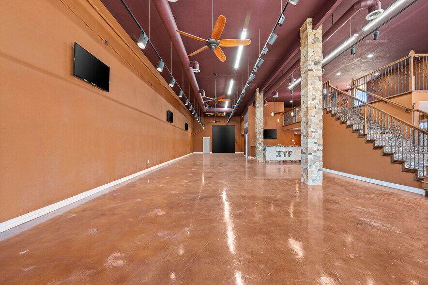 More Photos Of 7716 Davis Blvd, North Richland Hills Storefront For Lease