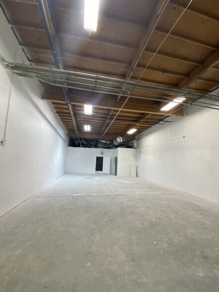 More Photos Of 4564 Los Angeles Ave, Simi Valley Warehouse For Lease