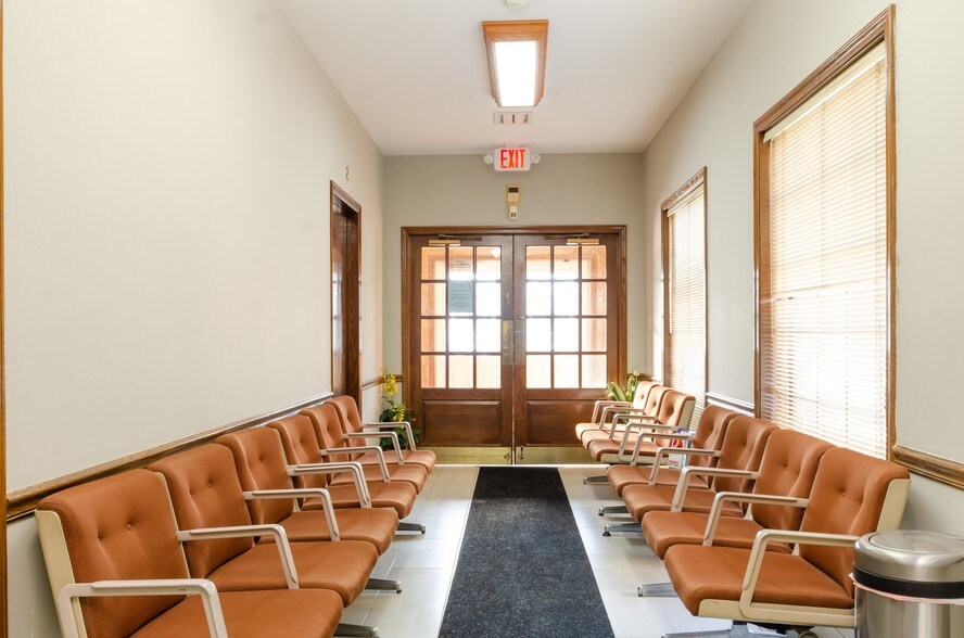 More Photos Of 3100 45th St, Highland Medical For Lease