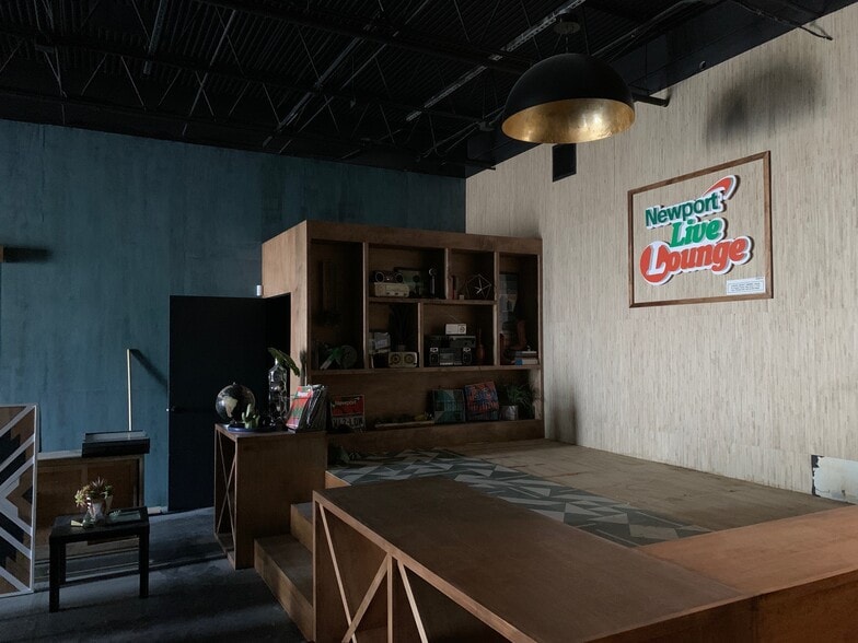 More Photos Of 2401 Main St, Houston General Retail For Sale