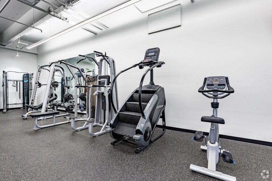 More Photos Of 390 N Orange Ave, Orlando Office For Lease