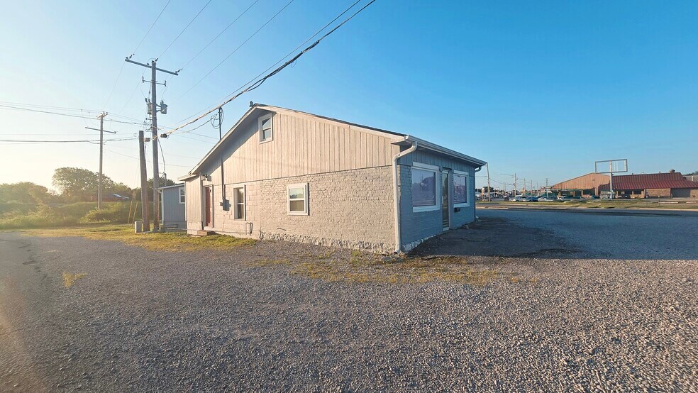 More Photos Of 1801 S National, Fort Scott Convenience Store For Sale