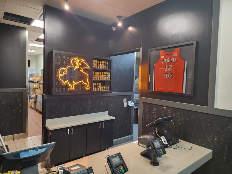 More Photos Of 3812 Wards Rd, Lynchburg Restaurant For Sale