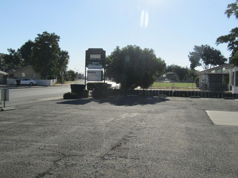 More Photos Of 680 South Ave, Gustine General Retail For Lease