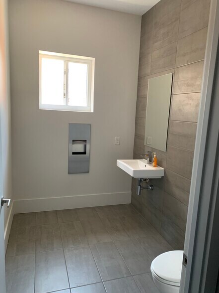 More Photos Of 615 Main St, Cincinnati Loft Creative Space For Lease
