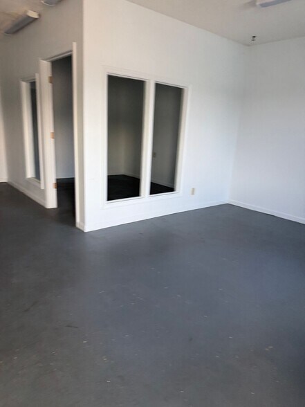 More Photos Of 905E W DeKalb St, Camden Office For Lease