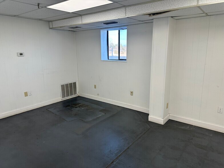 More Photos Of 1100 N Redmond Rd, Jacksonville Unknown For Lease