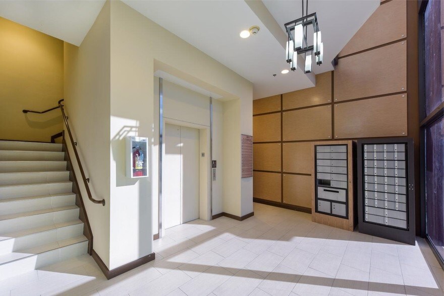 More Photos Of 1011 E Colonial Dr, Orlando Office Residential For Lease