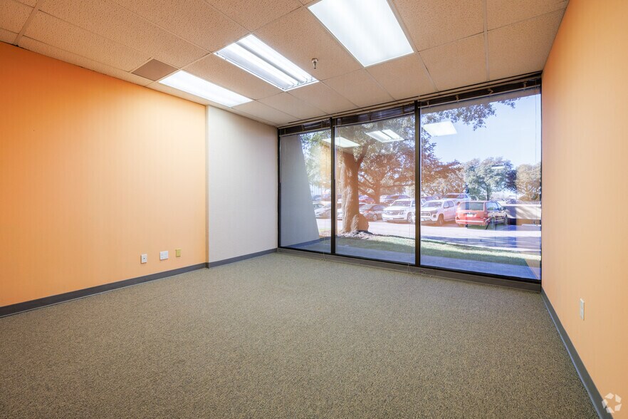 More Photos Of 8700 N Stemmons Fwy, Dallas Office For Sale