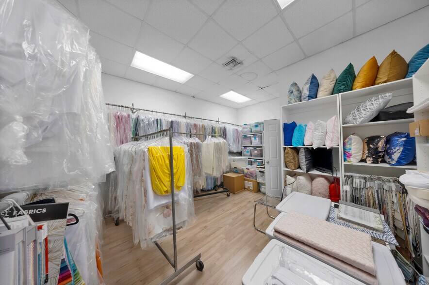 More Photos Of 2693 W 76th St, Hialeah Warehouse For Sale