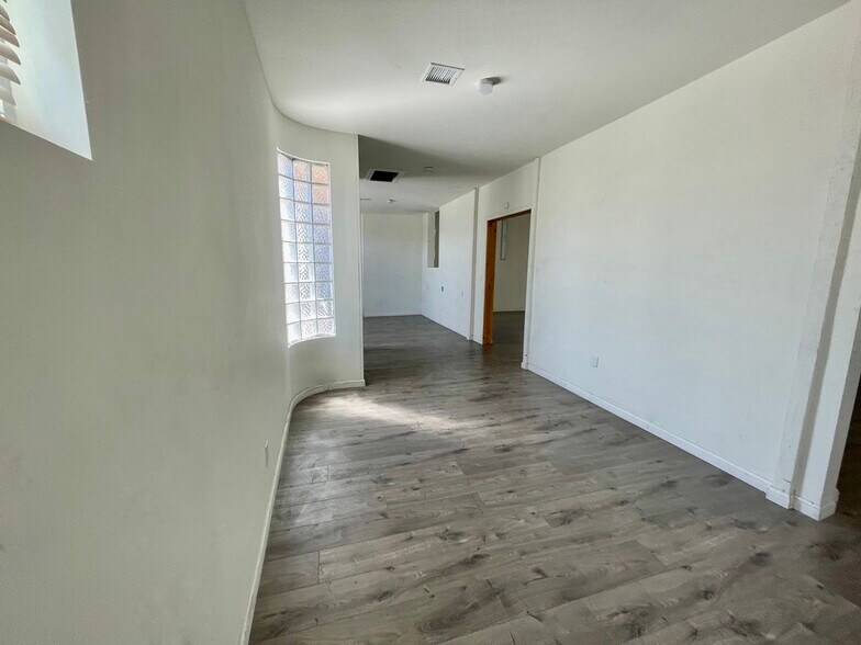 More Photos Of 827 E Jefferson Blvd, Los Angeles Light Manufacturing For Lease