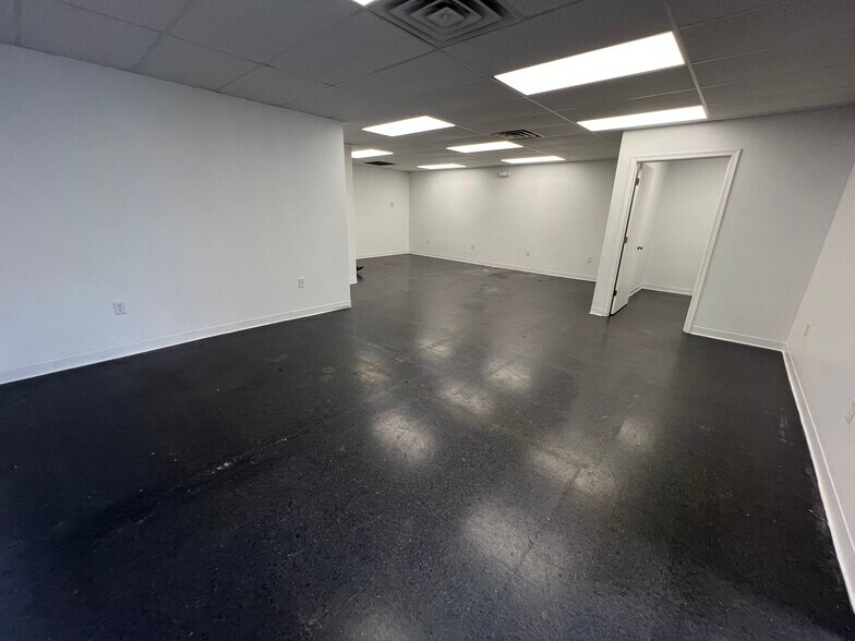 More Photos Of 1305 S Raccoon Rd, Youngstown Storefront Retail Office For Lease