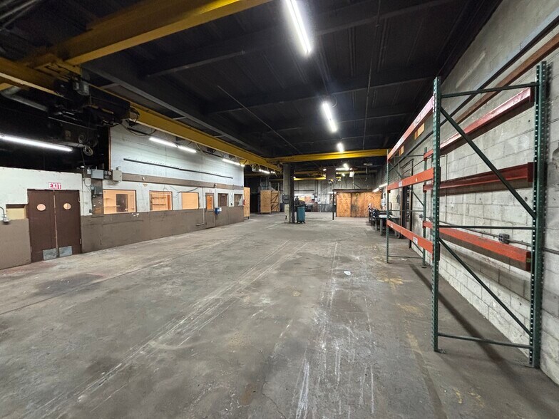 More Photos Of 24-25 46th St, Astoria Warehouse For Lease