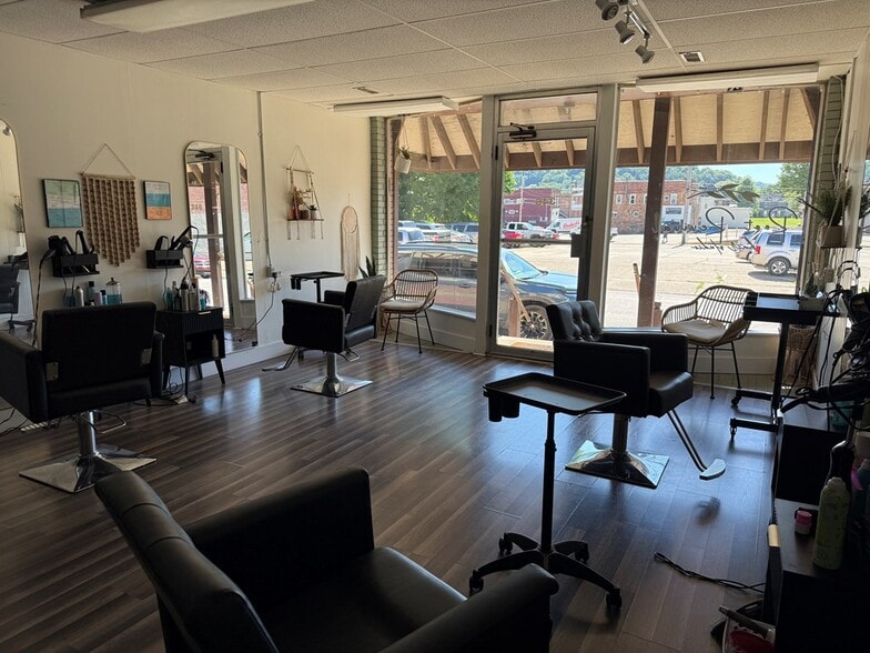 More Photos Of 346 N Main St, New Martinsville General Retail For Sale