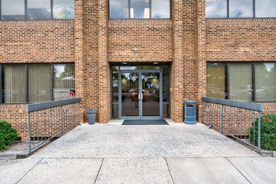 More Photos Of 2050 Old Bridge Rd, Woodbridge Medical For Sale