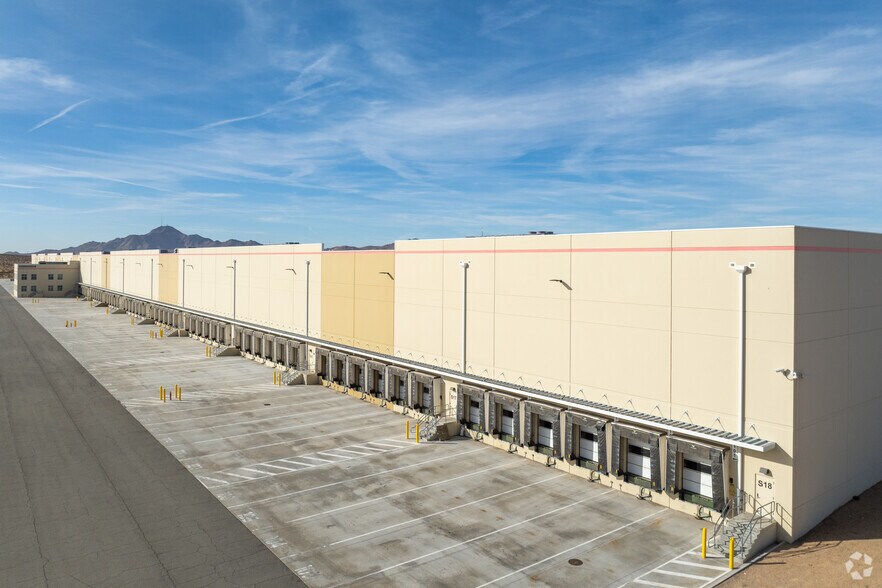 More Photos Of 18880 Navajo Rd, Apple Valley Distribution For Sale