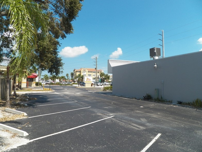 More Photos Of 320 S Federal Hwy, Stuart Freestanding For Lease