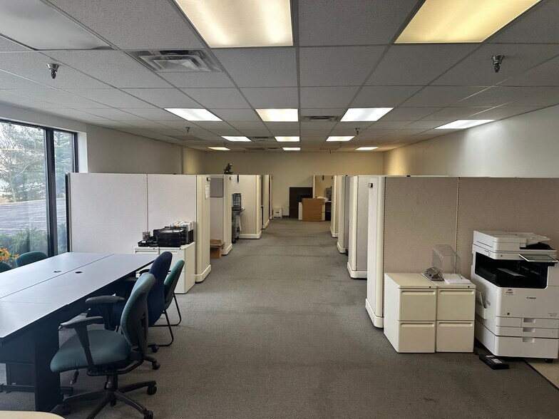 More Photos Of 6625 Dobbin Rd, Columbia Light Distribution For Lease