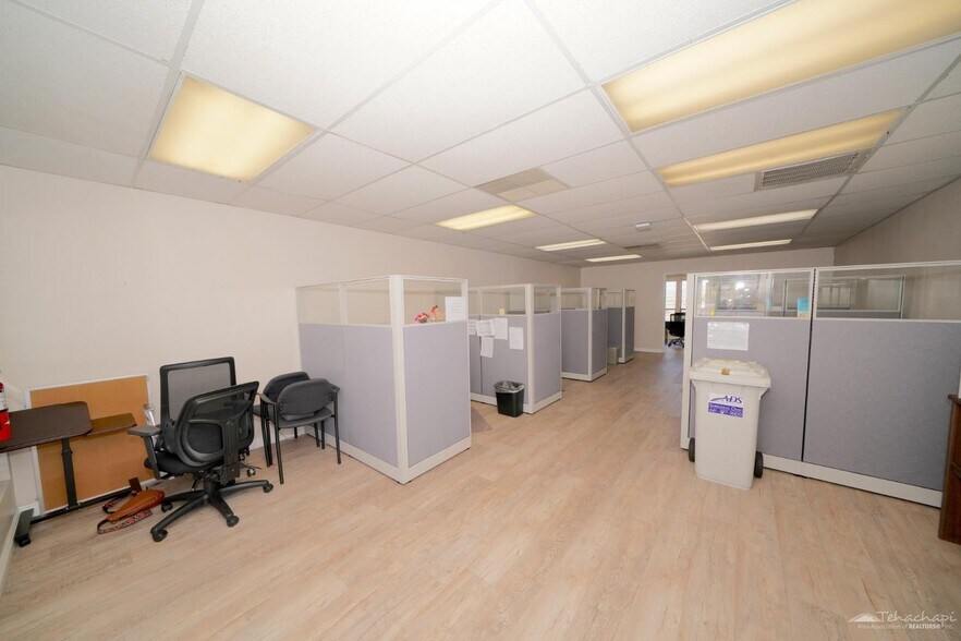 More Photos Of 20031 W Valley Blvd, Tehachapi Office For Sale