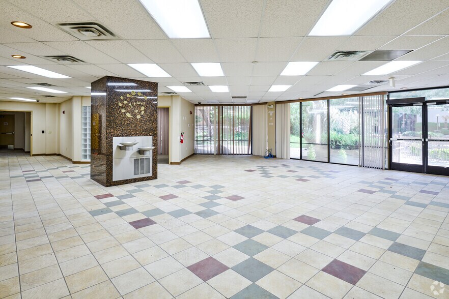 More Photos Of 4171 N Mesa St, El Paso Medical For Lease