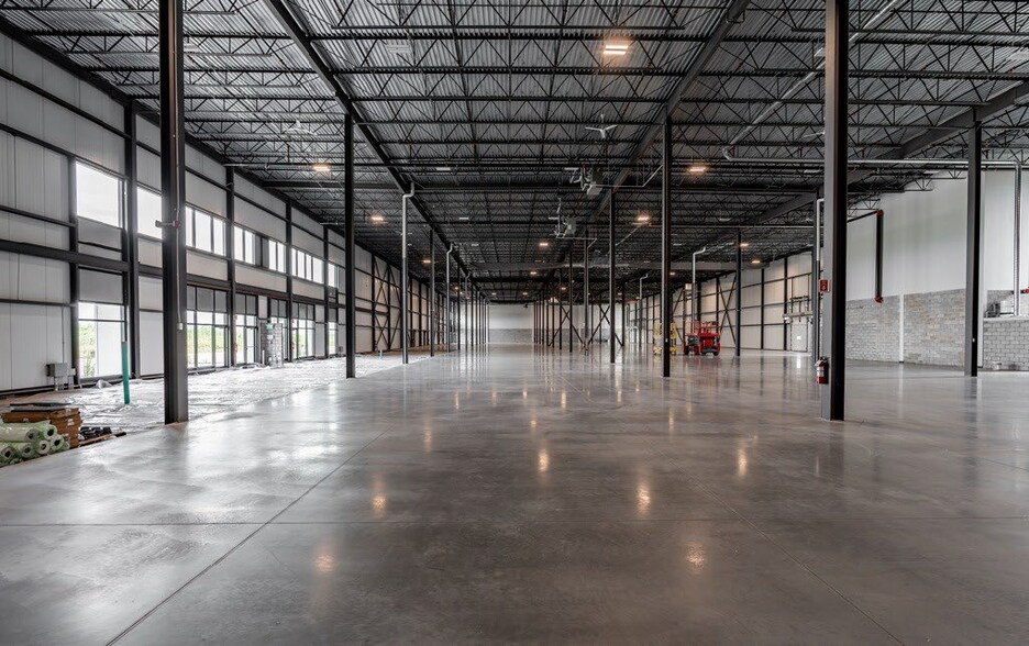 More Photos Of 13255 Boul Henri-Fabre O, Mirabel Warehouse For Lease