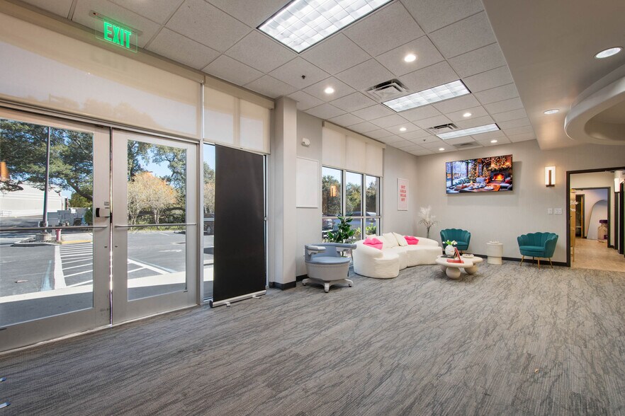 More Photos Of 9582 W Colonial Dr, Ocoee Medical For Lease