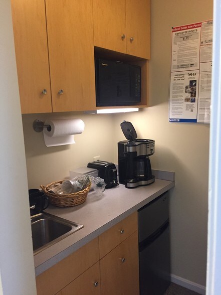 More Photos Of 2106 Gallows Rd, Vienna Office For Lease