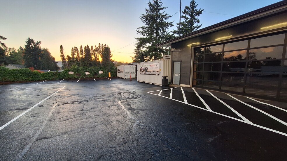 More Photos Of 16001 SE Mcloughlin Blvd, Milwaukie Auto Repair For Lease