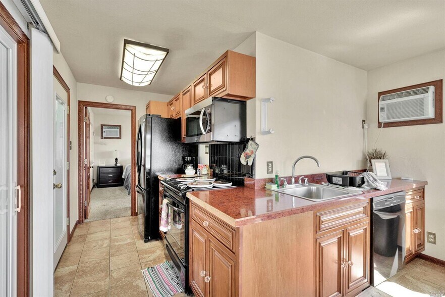 More Photos Of 14097 Lakeshore Dr, Clearlake Apartments For Sale