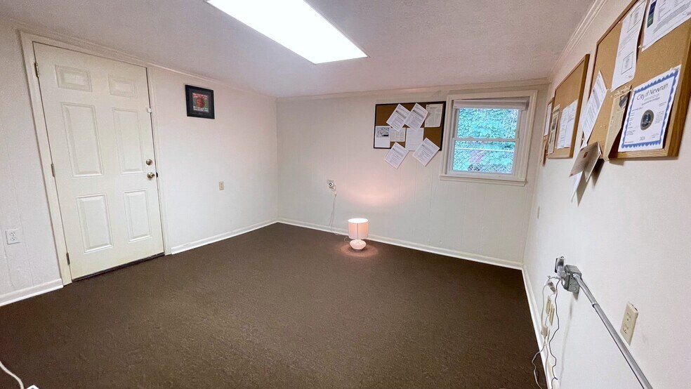 More Photos Of 14 Farmer St, Newnan Medical For Sale