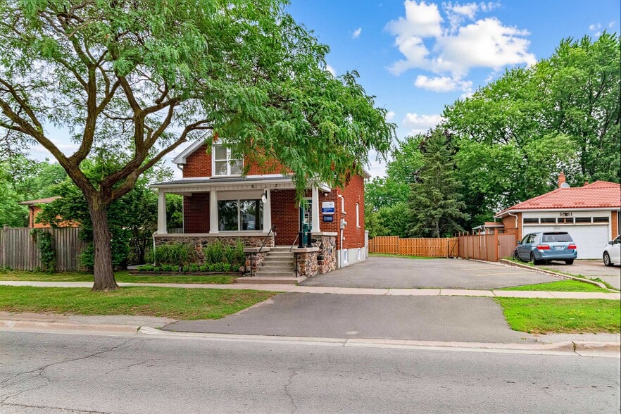 More Photos Of 3569 Cawthra Rd, Mississauga Office For Sale
