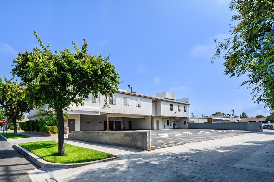 More Photos Of 4116 W Magnolia Blvd, Burbank Office For Sale