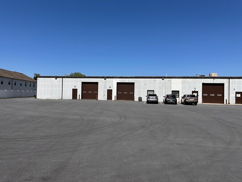 More Photos Of 4949 Queen St, Harrisburg Warehouse For Lease