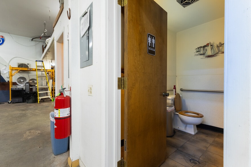 More Photos Of 7007 W Colfax Ave, Denver Freestanding For Sale