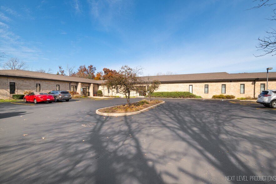 More Photos Of 850 W Bartlett Rd, Bartlett Medical For Sale